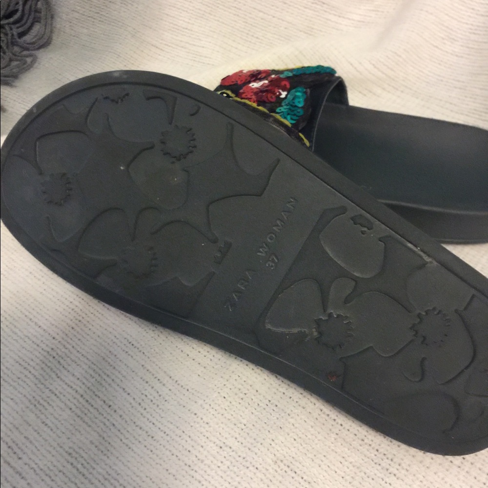 Zara slides - Picture 2 of 2